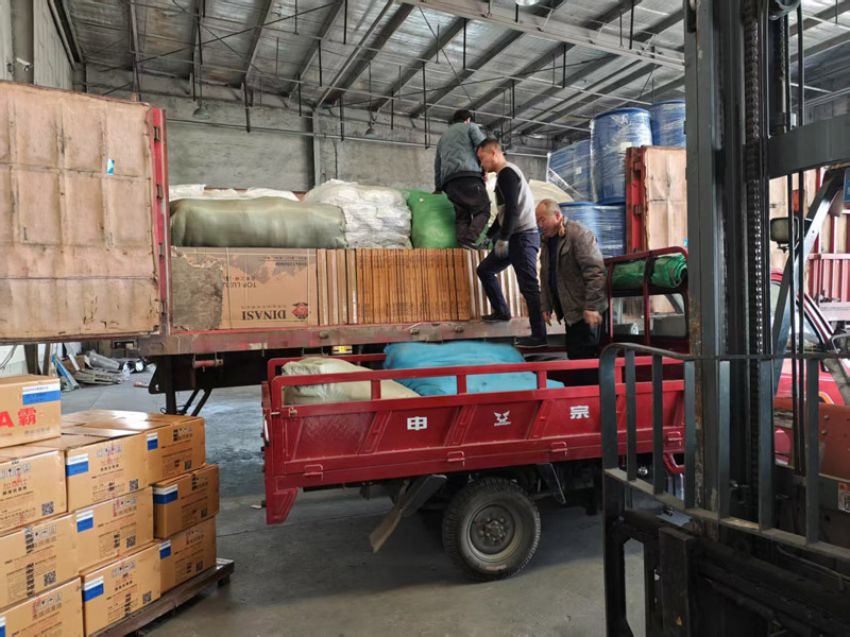 點(diǎn)擊查看詳細(xì)信息<br>標(biāo)題：發(fā)貨現(xiàn)場(chǎng) 閱讀次數(shù)：0